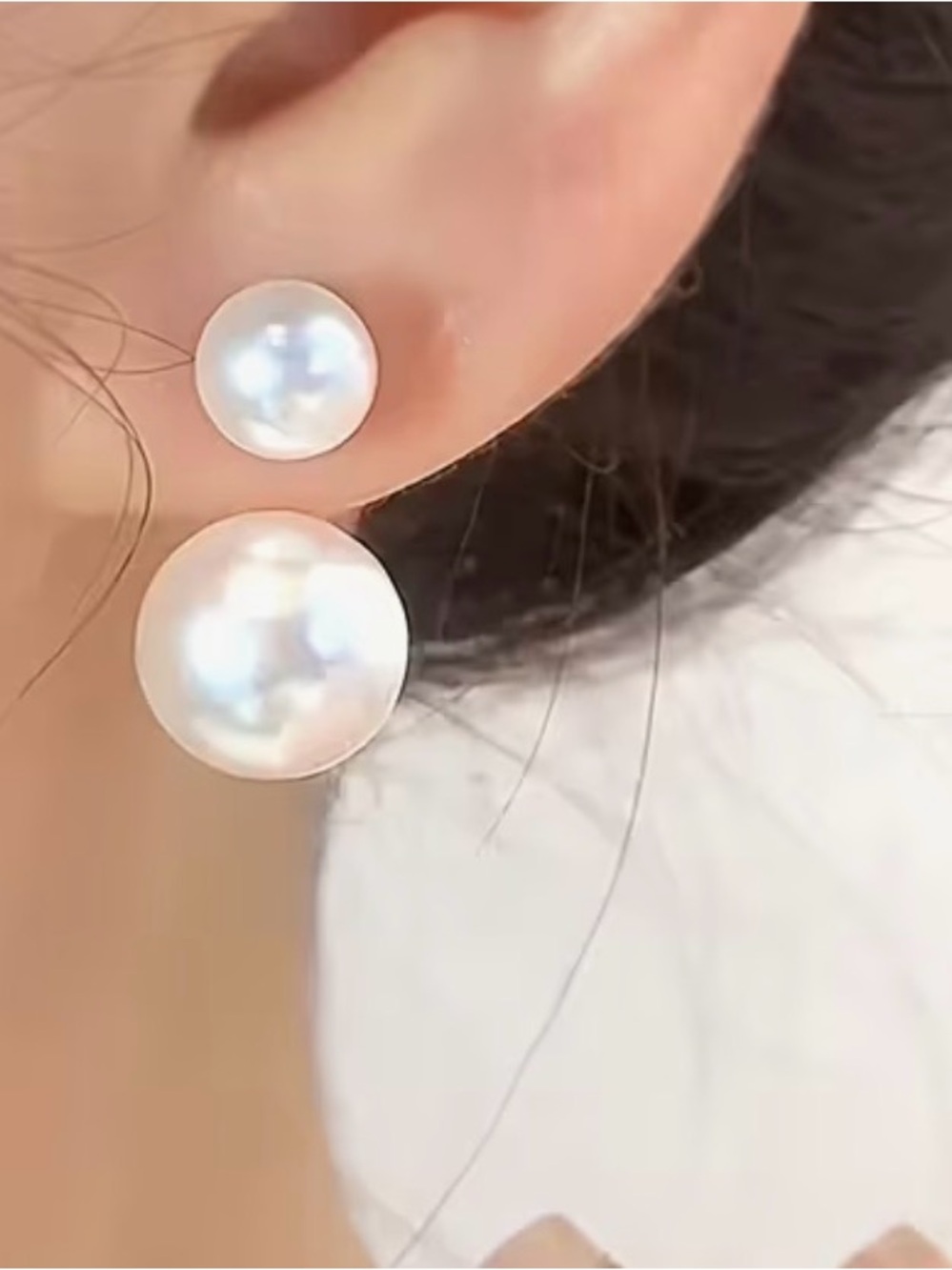 Source Unknown White Pearl Double-Stud Earrings A